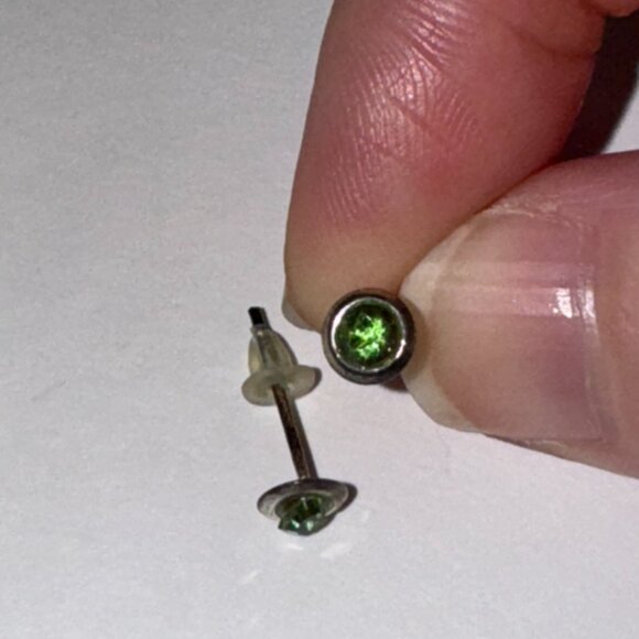 5 Mm Round Green Cz And Sterling Post Earrings - Picture 4 of 12